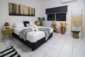 Appartement exclusif | 2 chambres, bureau, fer et planche à repasser, lit de bébé portatif