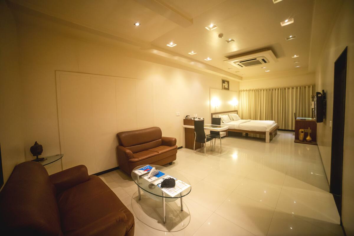 Pillow-top beds, minibar, desk, free WiFi