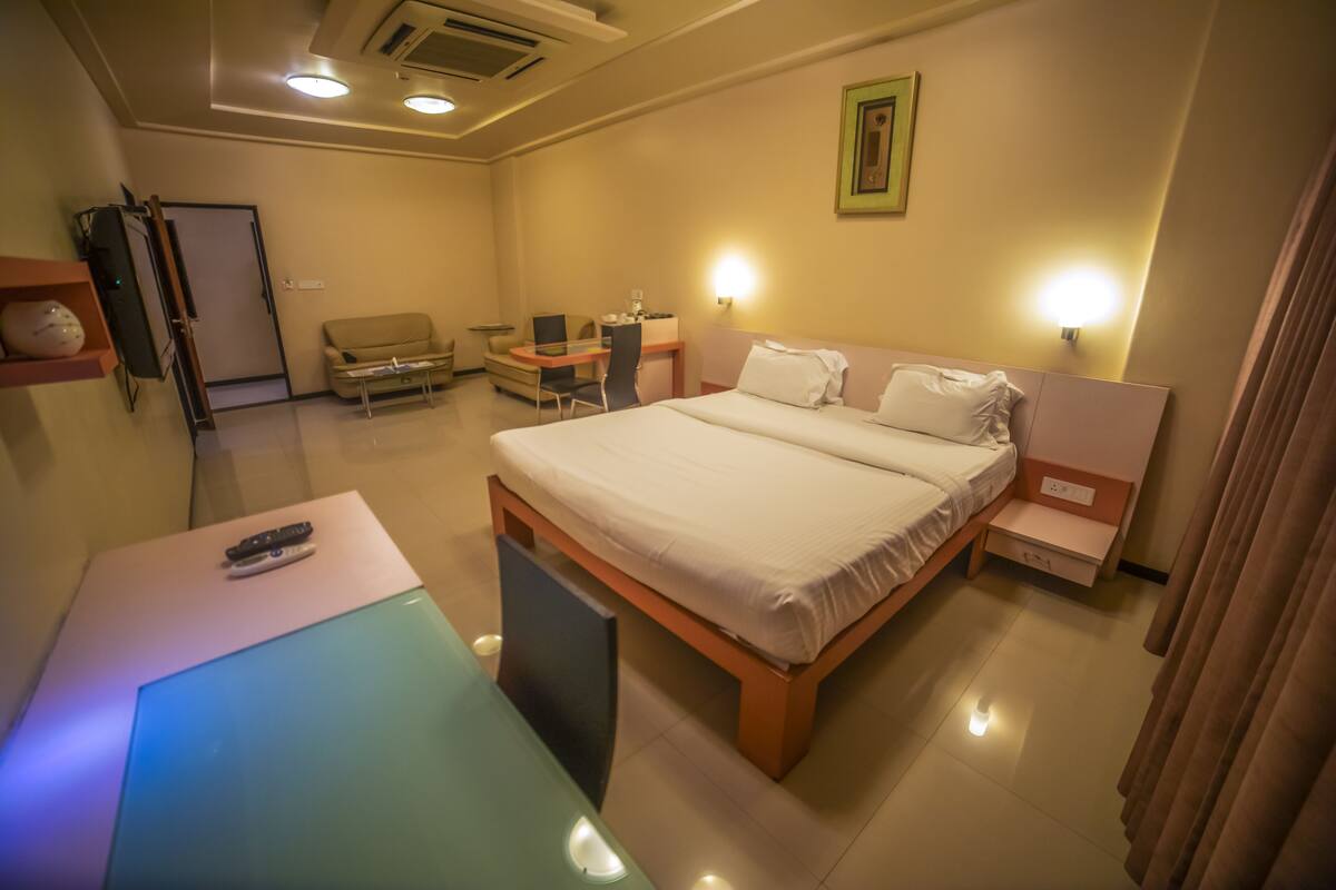 Pillow-top beds, minibar, desk, free WiFi