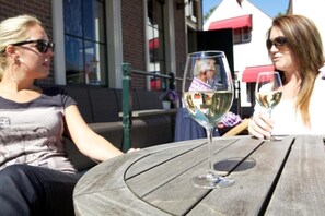 Outdoor dining - Hotel Medemblik (Medemblik)