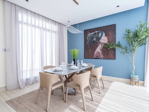 Apartment, 3 Bedrooms | In-room dining