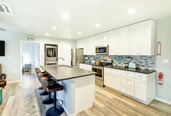 Private kitchen - Tropical Oasis Port Aransas Gem 2 BDRM sleeps 6 (Port Aransas)