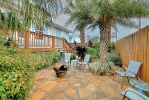 Terrace/patio - Tropical Oasis Port Aransas Gem 2 BDRM sleeps 6 (Port Aransas)