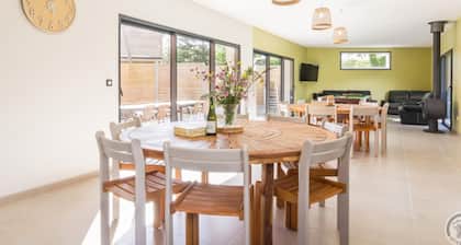 Spacious house with heated pool and pets allowed