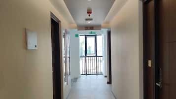 Deluxe Room | 1 bedroom, desk, laptop workspace, soundproofing