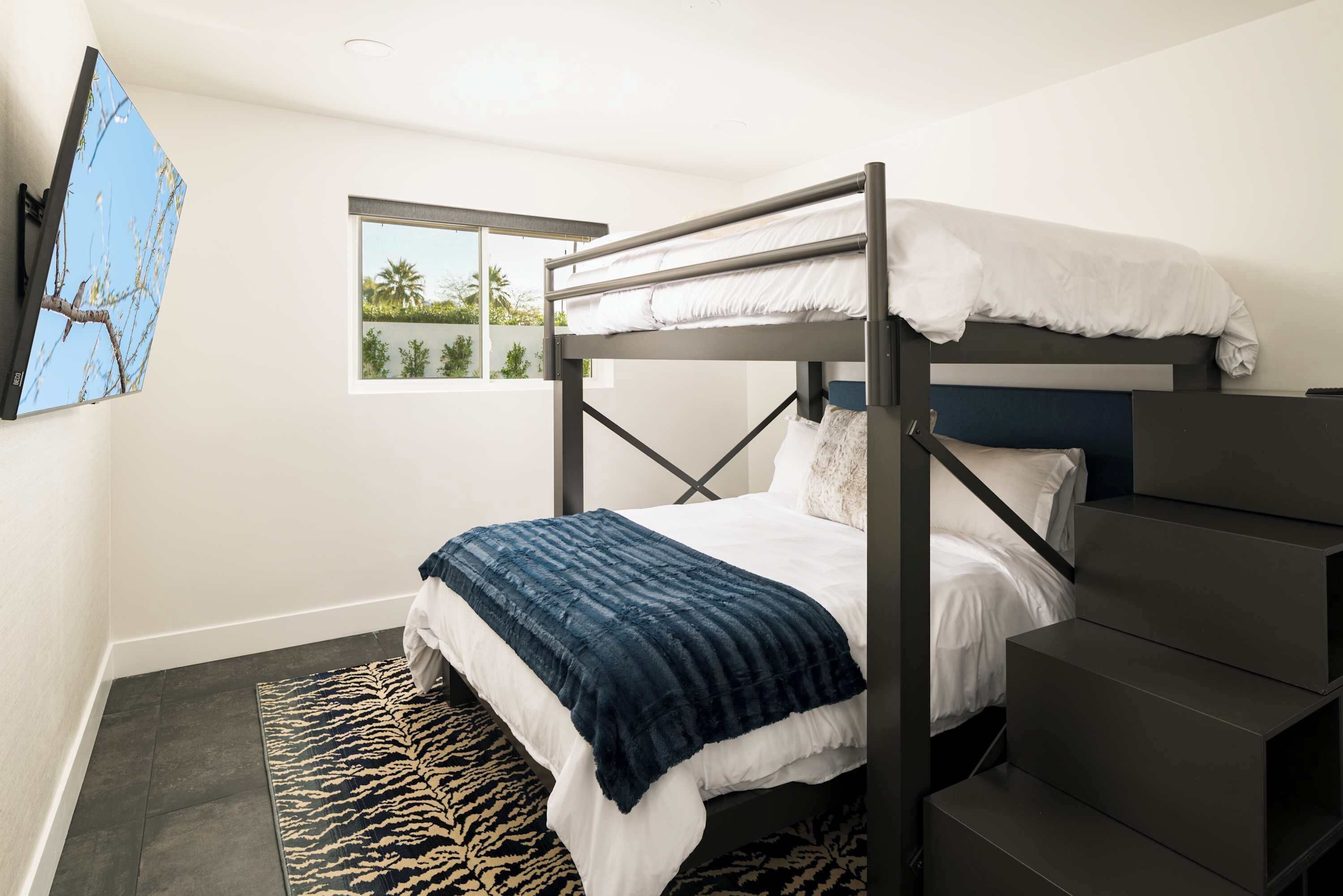 5 slaapkamers, een bureau, een strijkplank/strijkijzer, wifi