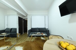 Apartment | Wohnbereich | Flachbildfernseher