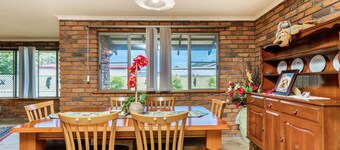 Bromeliads Bring your pets