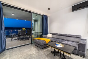 Deluxe-Penthouse, Meerblick | 3 Schlafzimmer, schallisolierte Zimmer, Bügeleisen/Bügelbrett