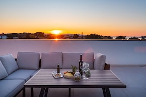 Deluxe Penthouse, Sea View | 3 bedrooms, soundproofing, iron/ironing board, free WiFi