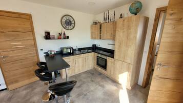 Fridge, microwave, stovetop, coffee/tea maker