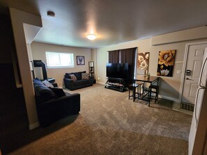 Smart TV, fireplace