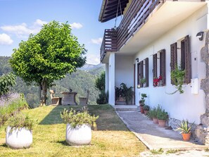 Terrace/patio - Spacious Apartment in an old Farmhouse in Nature (Tolmin)