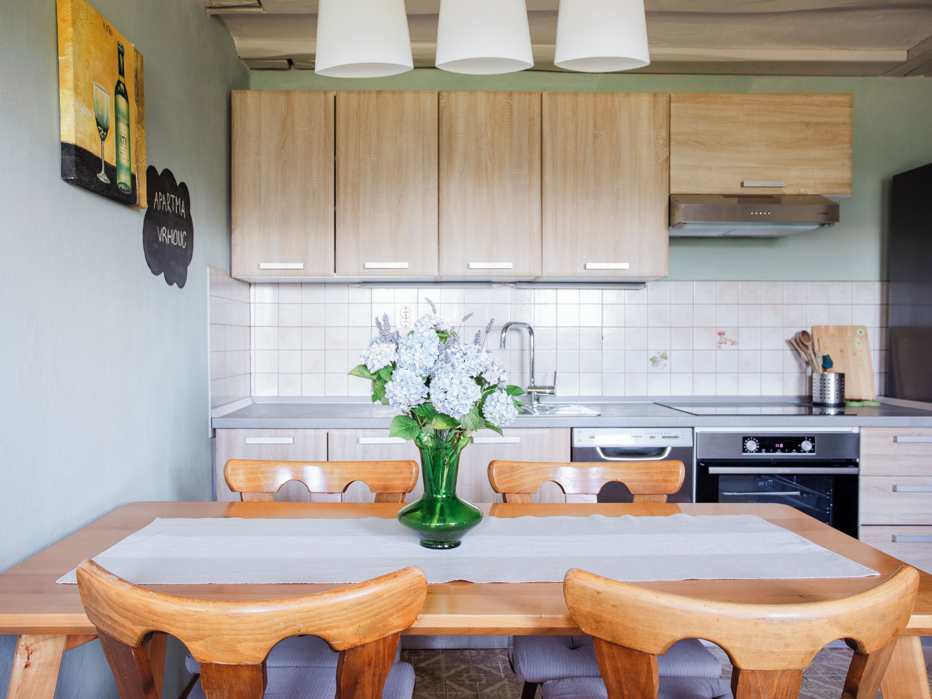 Fridge, oven, stovetop, dishwasher