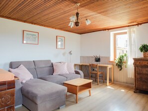 Smart TV - Spacious Apartment in an old Farmhouse in Nature (Tolmin)