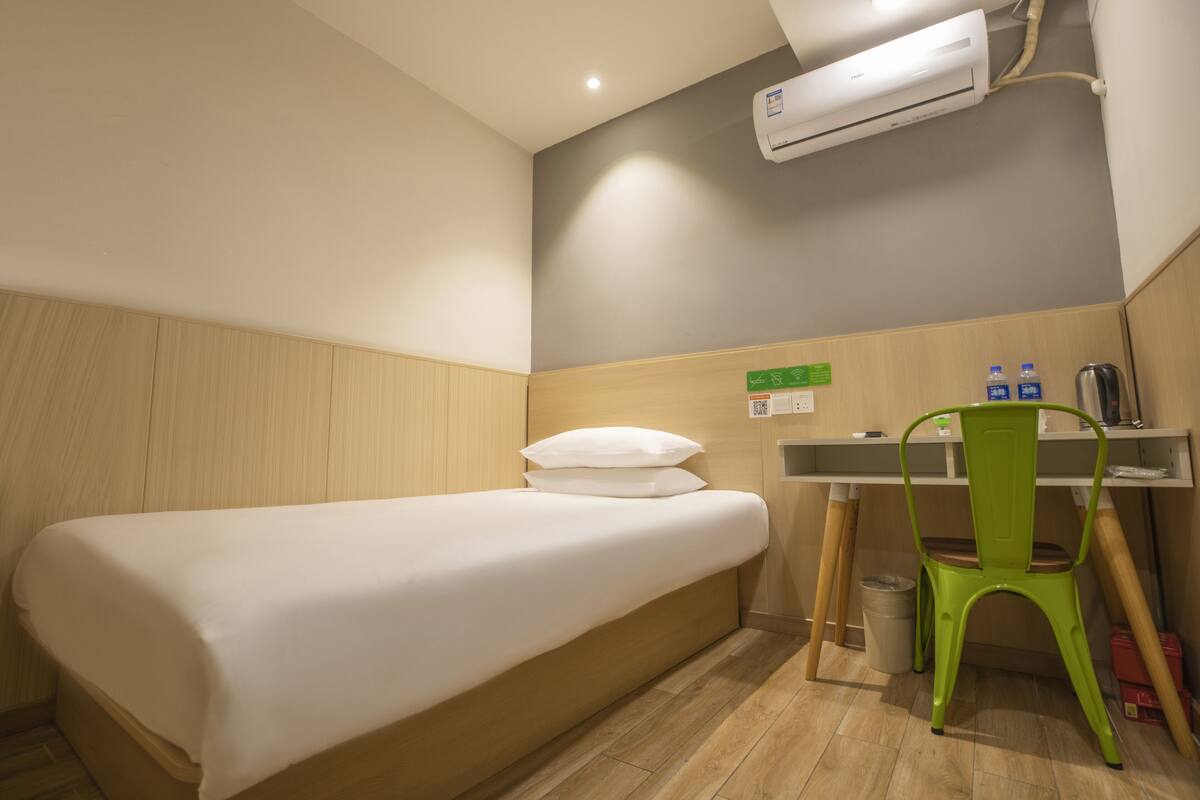 Chambre Simple, 1 grand lit 1 place, non-fumeur, dans les dépendances