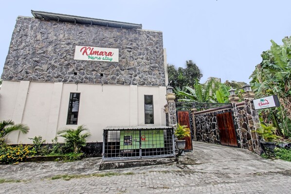 Fachada de la propiedad