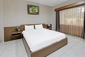 Laptop workspace, free WiFi, bed sheets - OYO 91696 Kimara Homestay & Resto (Janapria)