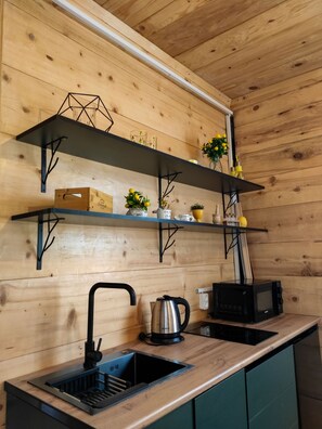 Kjøleskap og mikrobølgeovn