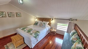 1 chambre, bureau, fer et planche à repasser, lit parapluie