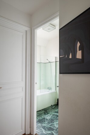 Bathtub, hair dryer, towels