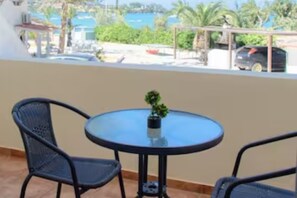 Outdoor dining - Marys house - Studio (Πόρτο Χέλι)