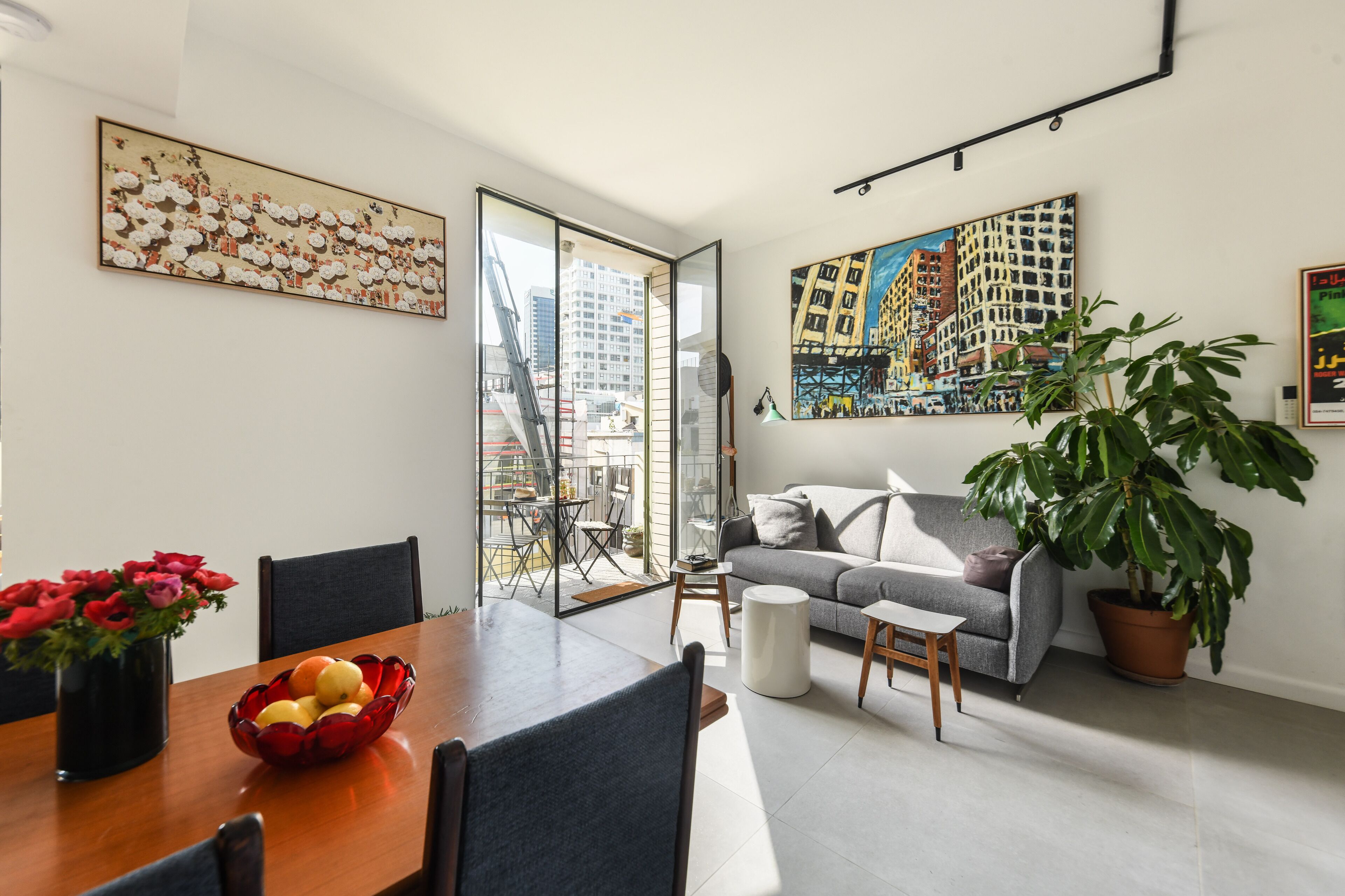 Apartment | Ruang tamu | 65 inci sebuah televisyen pintar dengan kabel, TV 