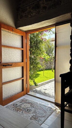 Comfort Room | 1 bedroom, premium bedding, bed sheets - Vasvija Pansiyon (Ayvalik)