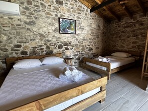 Comfort Room | 1 bedroom, premium bedding, bed sheets - Vasvija Pansiyon (Ayvalik)