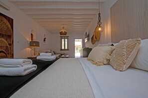 Suíte luxo | Quartos à prova de som, ferros/tábuas de passar roupa, Wi-Fi de cortesia