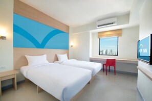 Standard-Zweibettzimmer | Daunenbettdecken, Zimmersafe, Schreibtisch
