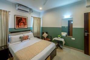 Premium Double Room | Premium bedding, desk, iron/ironing board, free WiFi - Olive Zip Rest House Road by Embassy Group (Bengaluru)