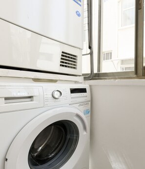 Laundry - Stylish 2-Bedroom Green Oasis (Tel Aviv)