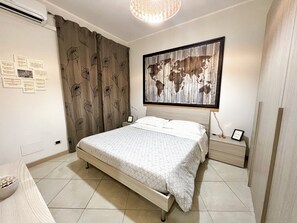 1 bedroom, desk, free WiFi, bed sheets