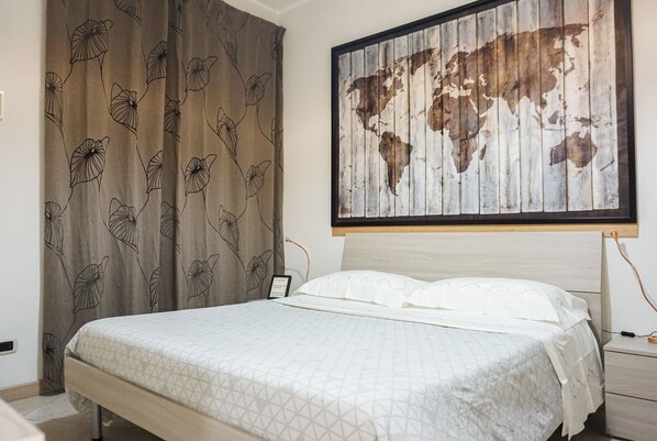 1 bedroom, desk, free WiFi, bed sheets