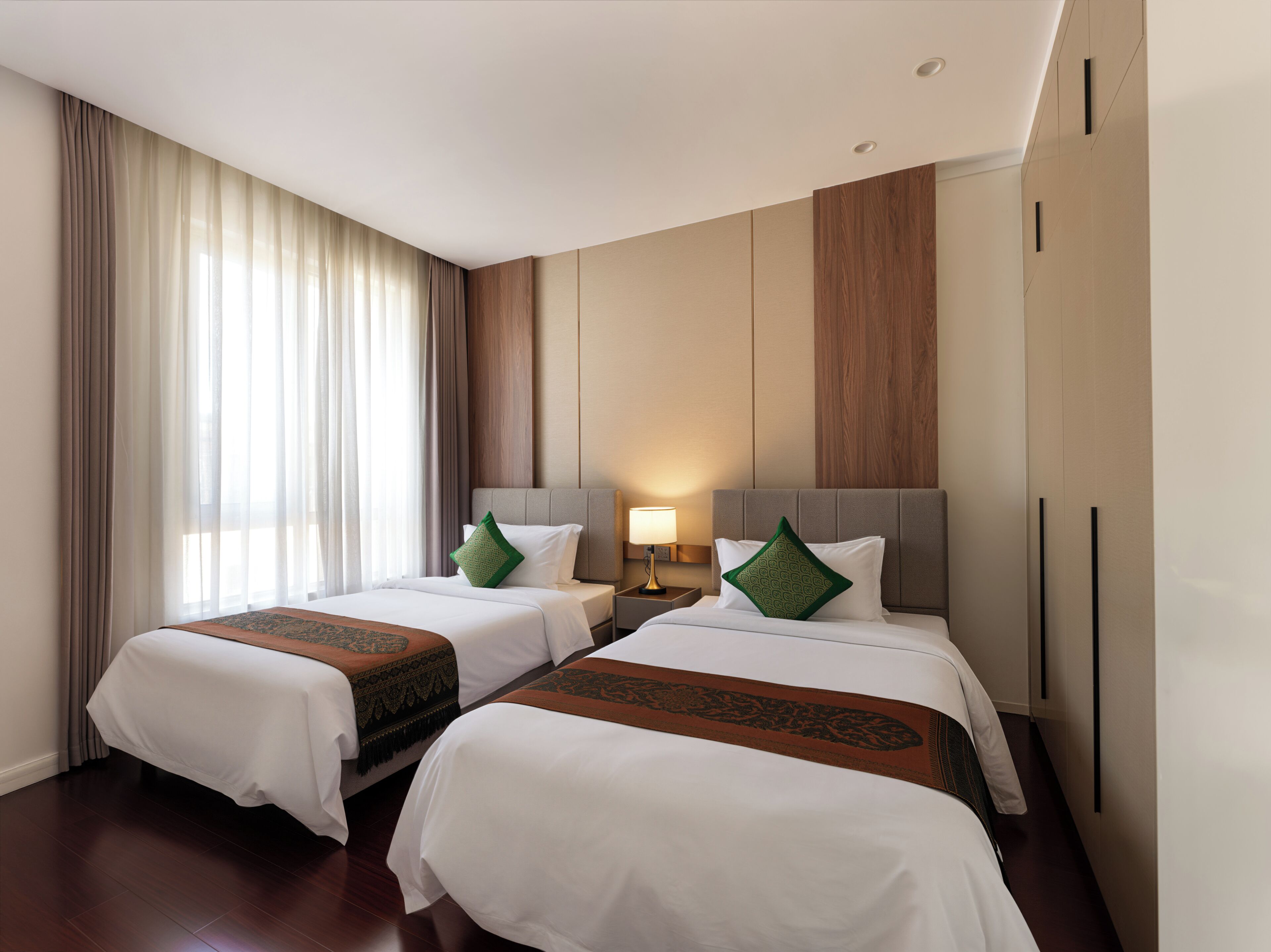 Spacious One - Bedroom Twin Suite with Kitchen | Soundproofing, free WiFi, bed sheets