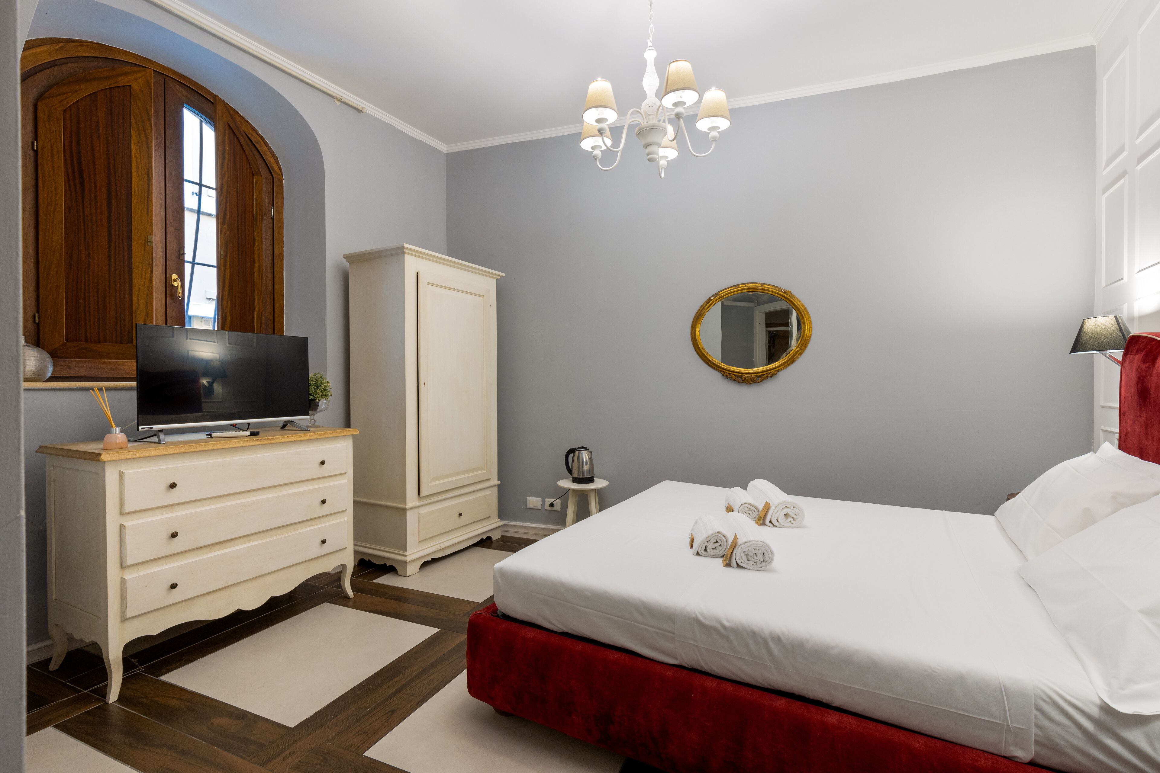 Deluxe Room | 1 bedroom, blackout drapes, soundproofing, iron/ironing board