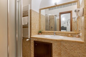 Basic Room | Bathroom - Domus Luxury Suite  (Rome)
