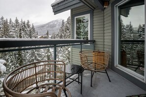 Property grounds - ❄︎The Bluebird❄︎ | 2 BR + Loft Luxury Townhome l Mountain Views (Whistler)