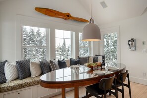 Dining - ❄︎The Bluebird❄︎ | 2 BR + Loft Luxury Townhome l Mountain Views (Whistler)
