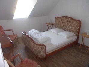 3 slaapkamers, een strijkplank/strijkijzer, beddengoed