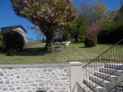 Maison de Caractère Récemment Rénovée, Près D'un lac et D'une Rivière