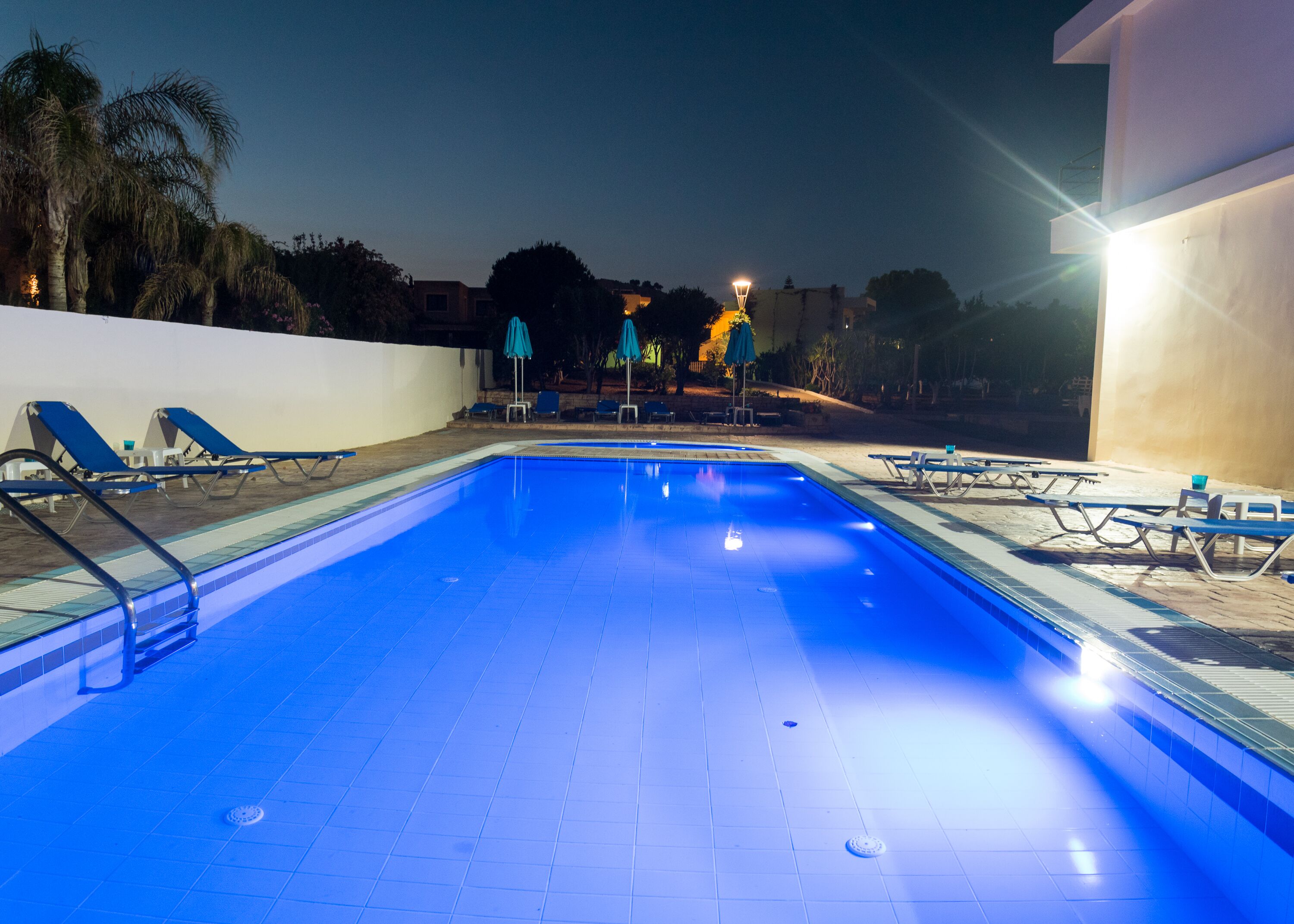 Een seizoensgebonden buitenzwembad