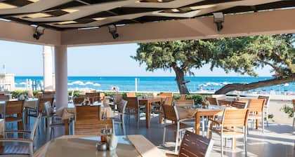 Amaryllis Front Beach Hotel