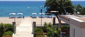 Amaryllis Front Beach Hotel