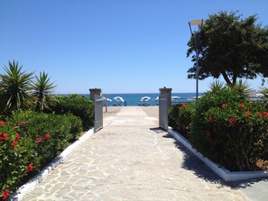 Private beach, white sand, water skiing, beach bar - Amaryllis Front Beach Hotel (Rhodes)