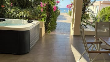 Villa | Terrace/patio