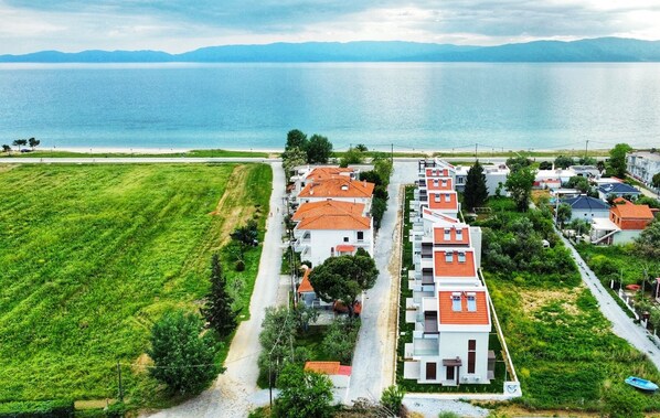 Vista frontal de la propiedad