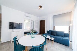 Duplex, 3 Bedrooms | Living area