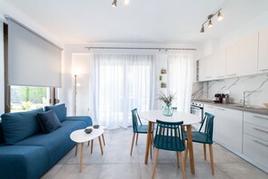 Villa, 3 Schlafzimmer | Wohnbereich | 40-Zoll-Smart-TV mit Kabelempfang, Fernseher